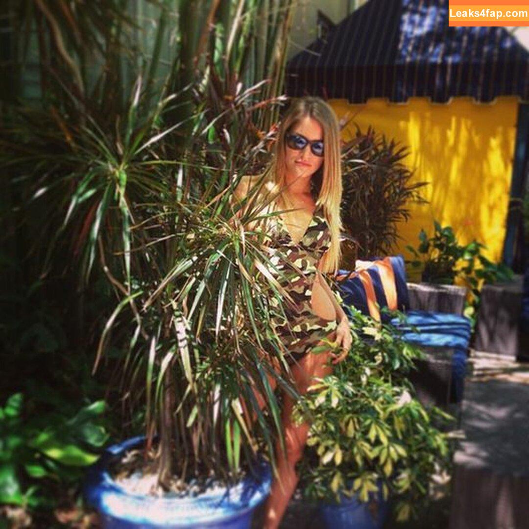 iJustine / Justine Ezarik leaked photo photo #0058
