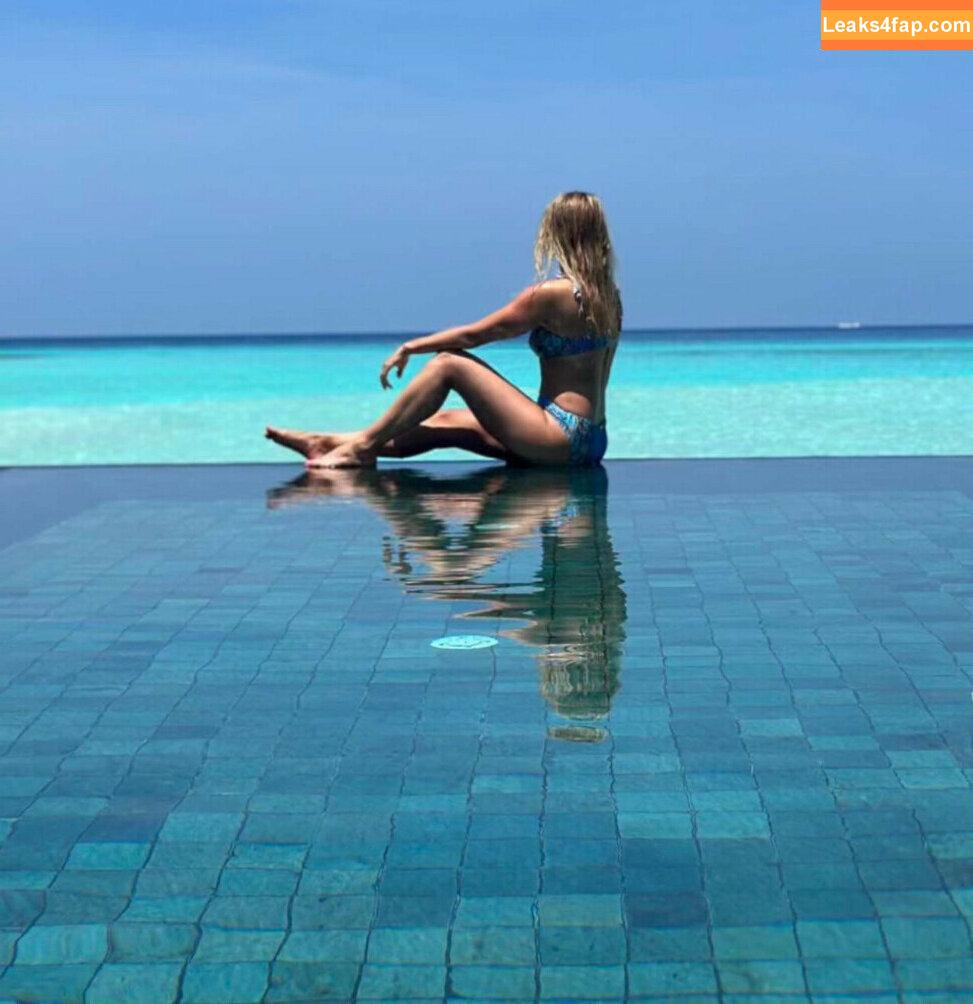iJustine / Justine Ezarik leaked photo photo #0073