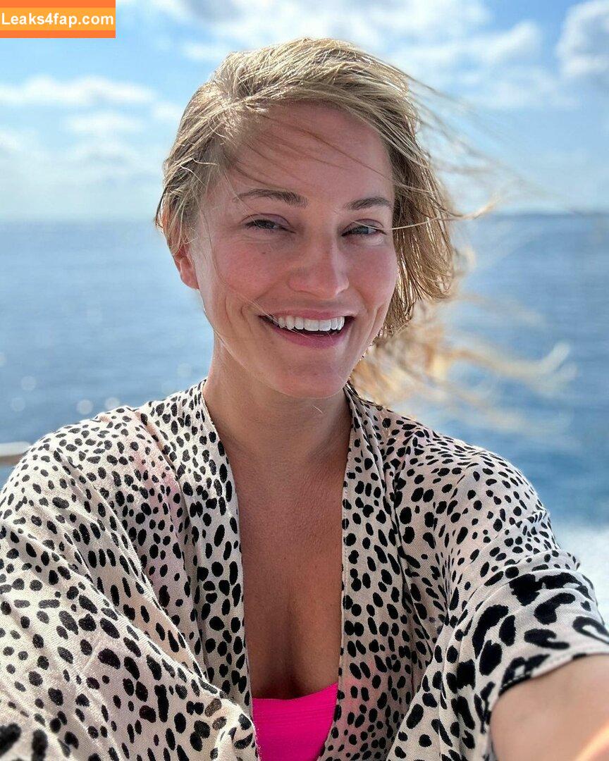 iJustine / Justine Ezarik leaked photo photo #0074