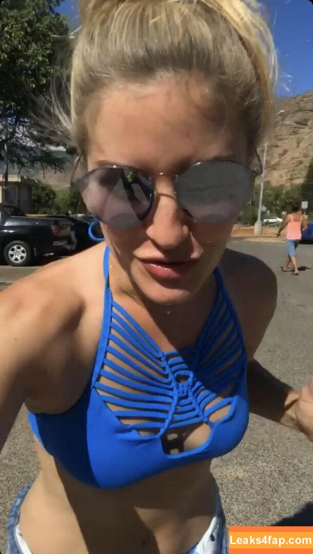 iJustine / Justine Ezarik leaked photo photo #0117