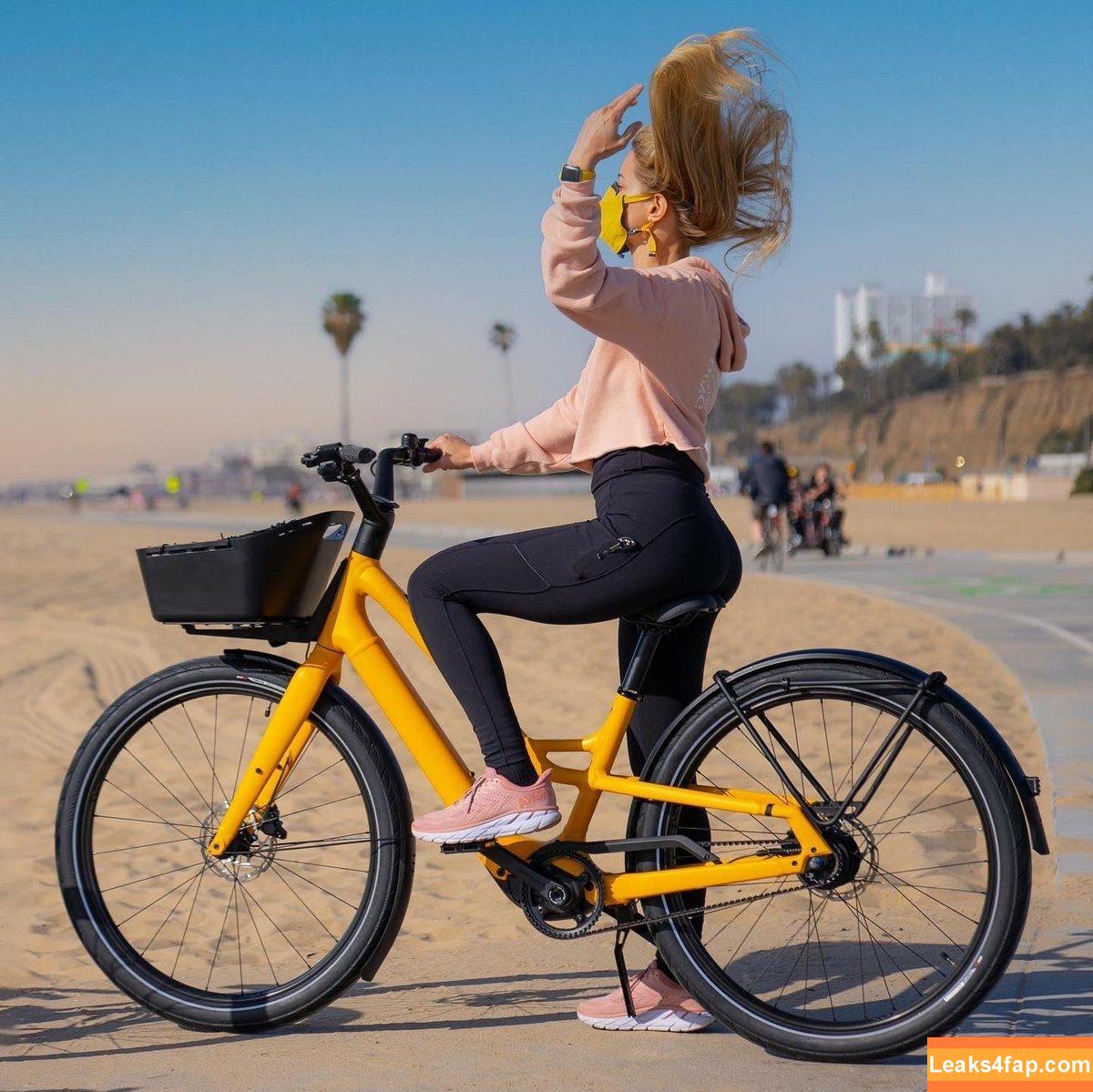 iJustine / Justine Ezarik leaked photo photo #0147