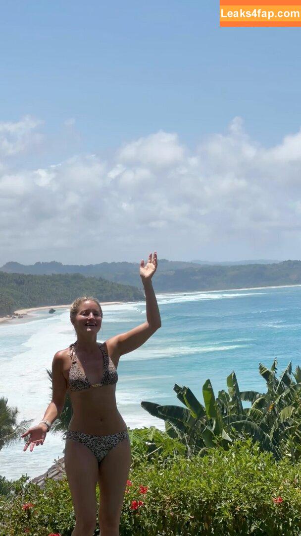 iJustine / Justine Ezarik leaked photo photo #0154