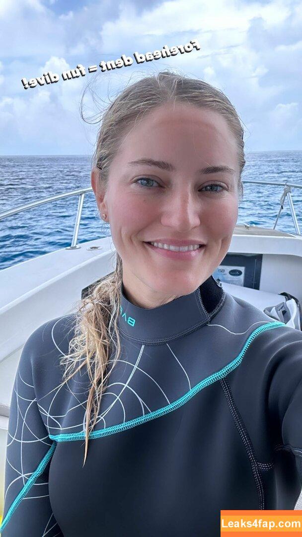 iJustine / Justine Ezarik leaked photo photo #0219