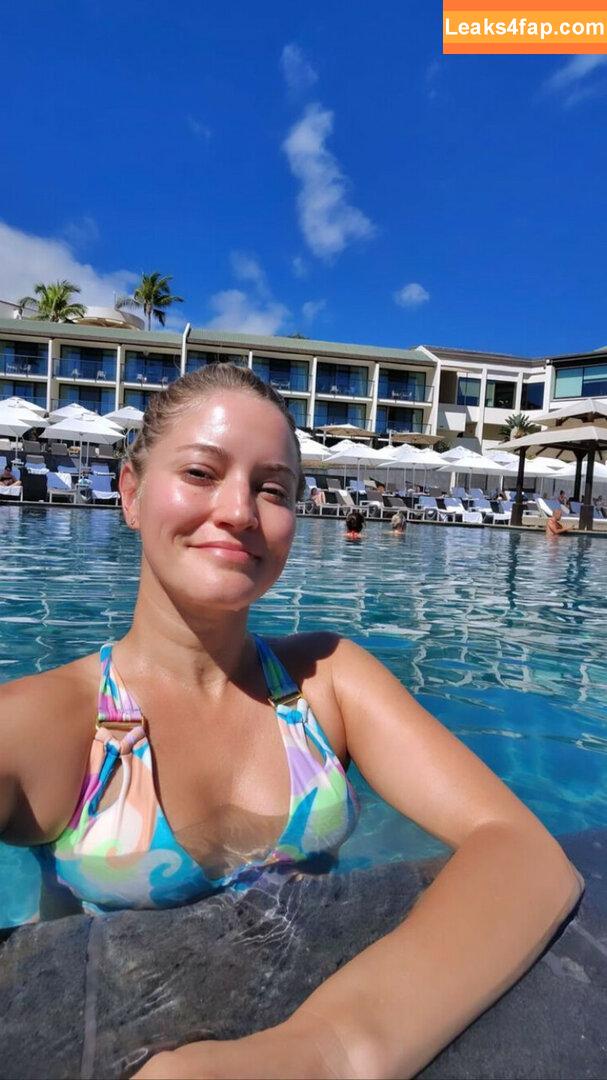 iJustine / Justine Ezarik leaked photo photo #0223