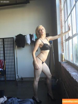 Iliza Shlesinger photo #0074