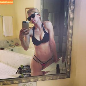 Iliza Shlesinger photo #0124