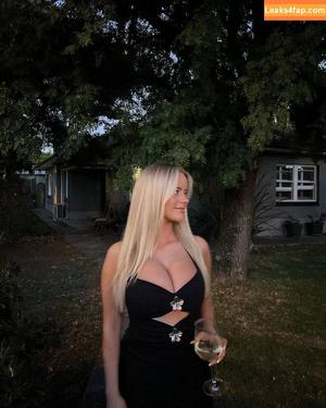 Imogen Gully photo #0035