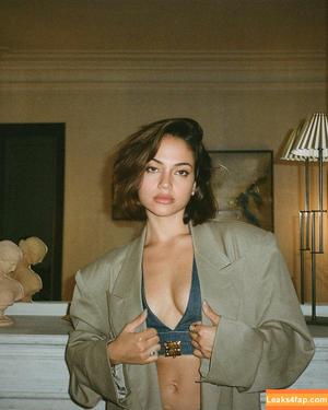 Inanna Sarkis фото #0004