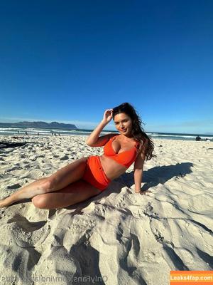 India Reynolds photo #0837