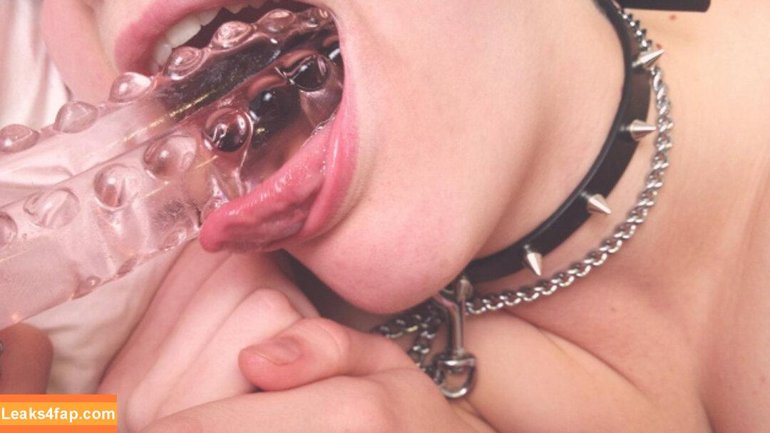 Insuh Yoon /  leaked photo photo #0126