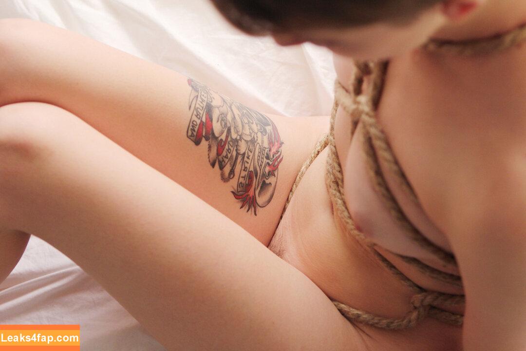 Insuh Yoon /  leaked photo photo #0129