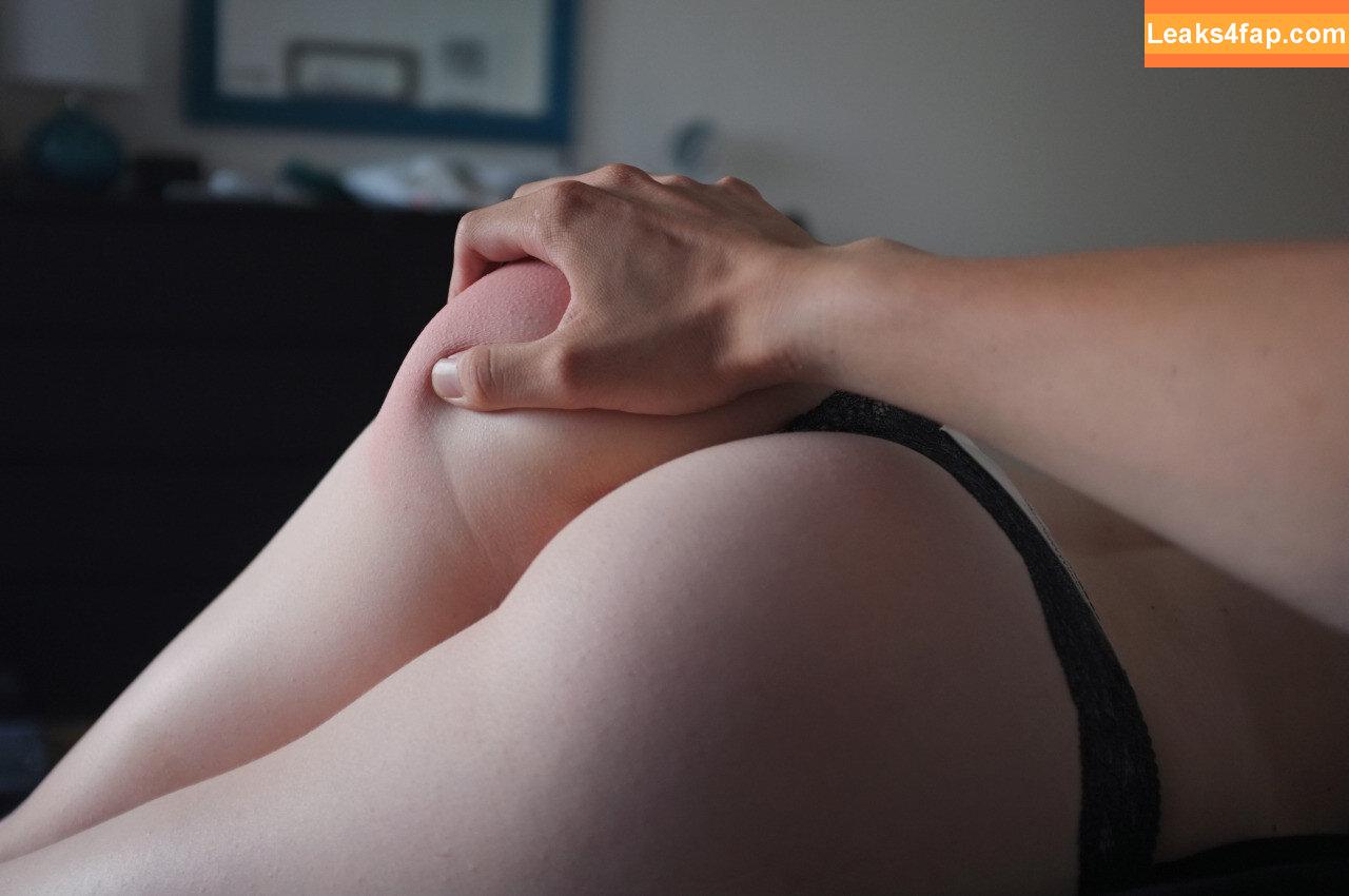 Insuh Yoon /  leaked photo photo #0313