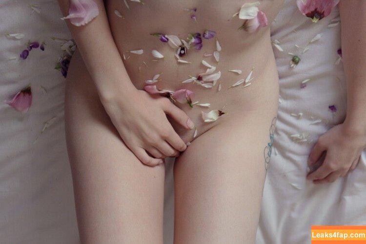 Insuh Yoon /  leaked photo photo #0318