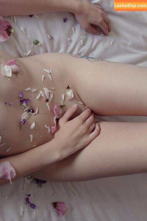 Insuh Yoon /  leaked photo photo #0319
