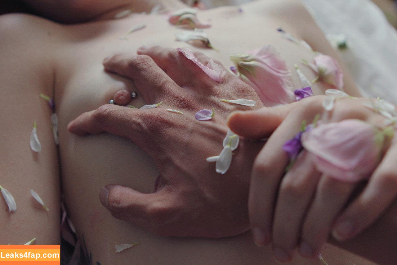 Insuh Yoon /  leaked photo photo #0320
