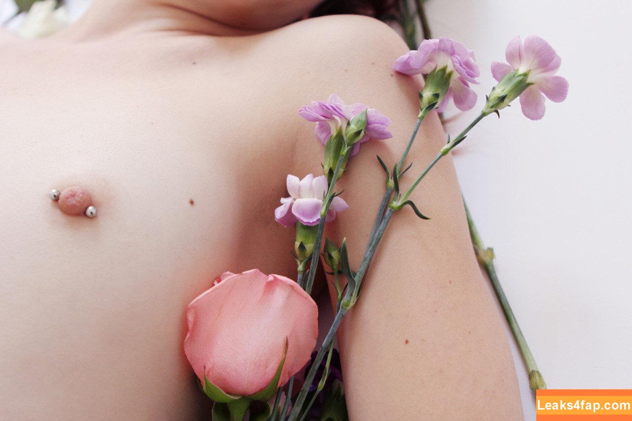 Insuh Yoon /  leaked photo photo #0328