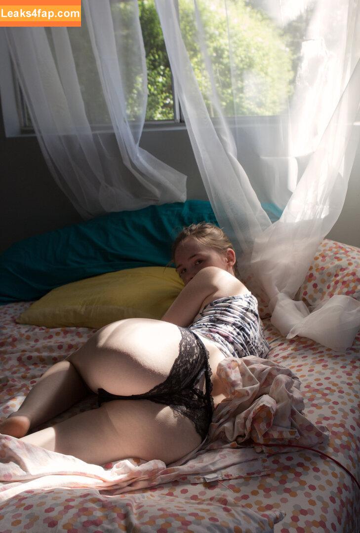 Insuh Yoon /  слитое фото фото #0341