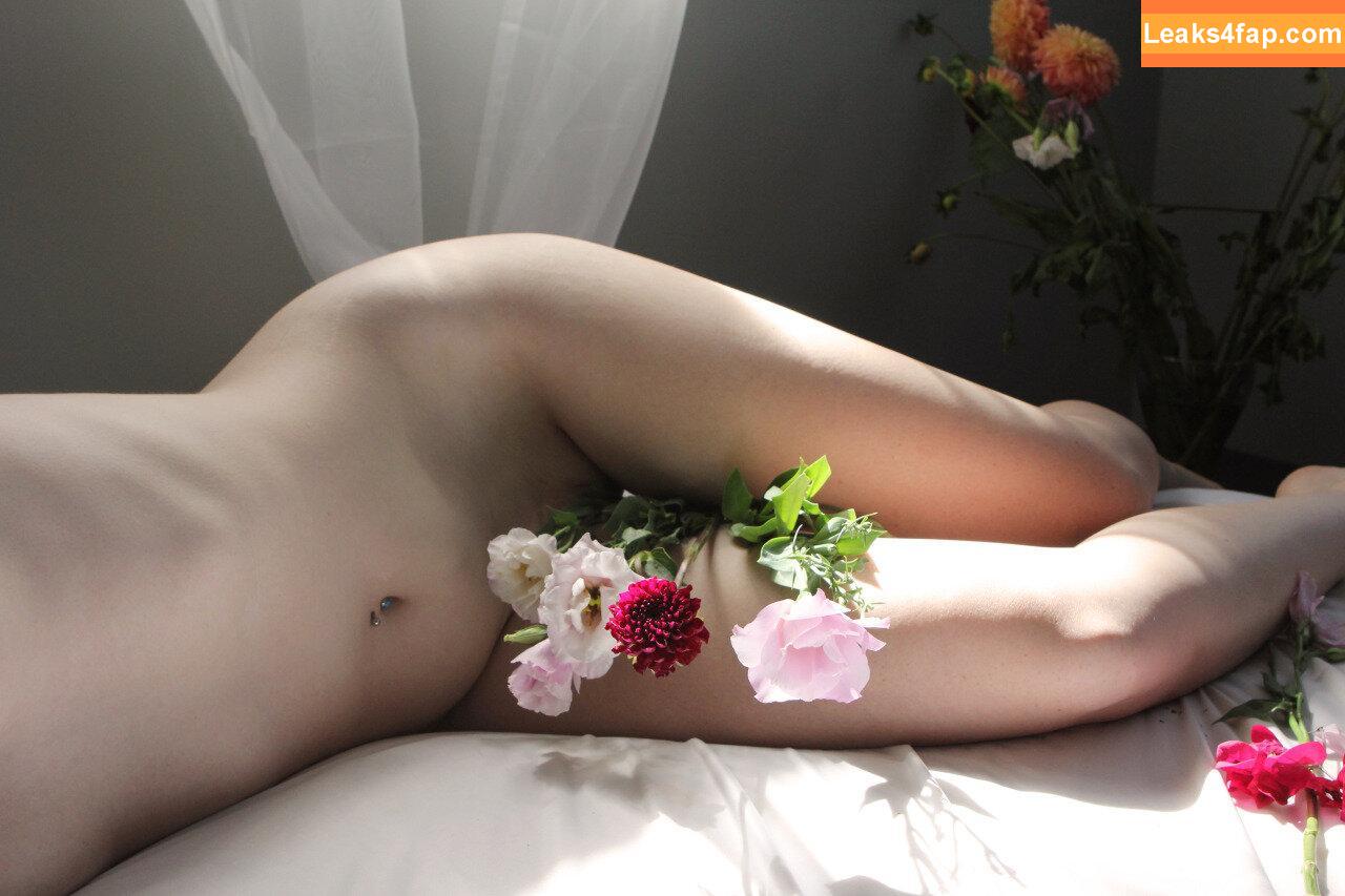 Insuh Yoon /  слитое фото фото #0343