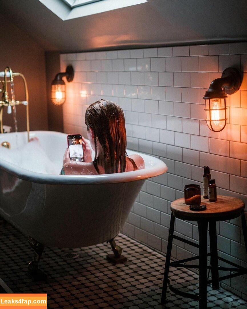 Ireland Baldwin / chloebaldwin... / irelandbasingerbaldwin leaked photo photo #0009