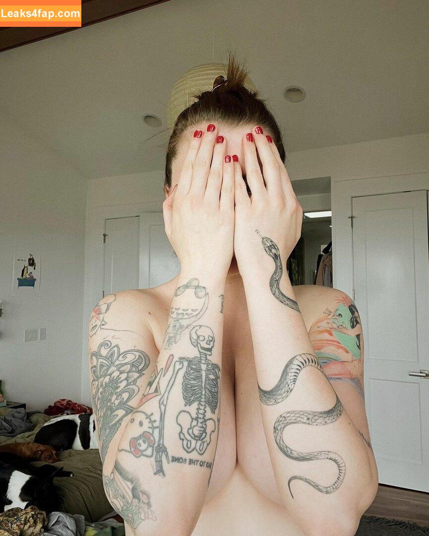 Ireland Baldwin / chloebaldwin... / irelandbasingerbaldwin leaked photo photo #0016