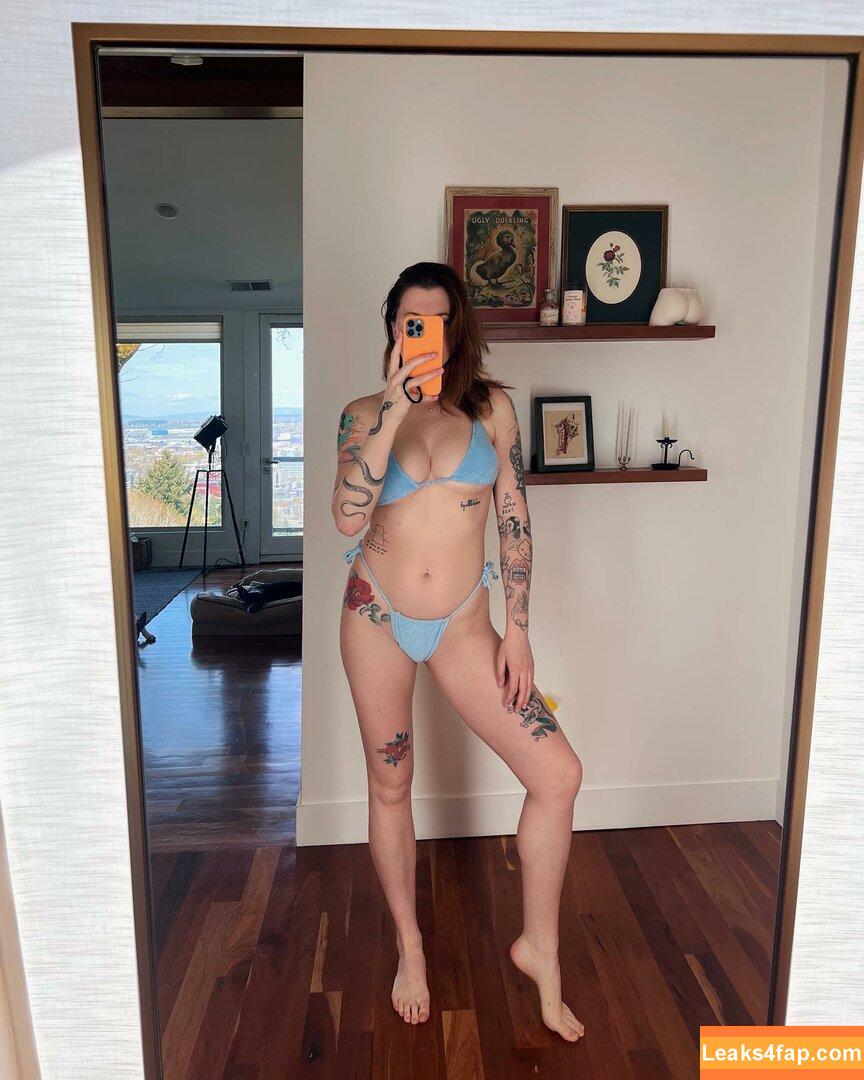 Ireland Baldwin / chloebaldwin... / irelandbasingerbaldwin leaked photo photo #0018