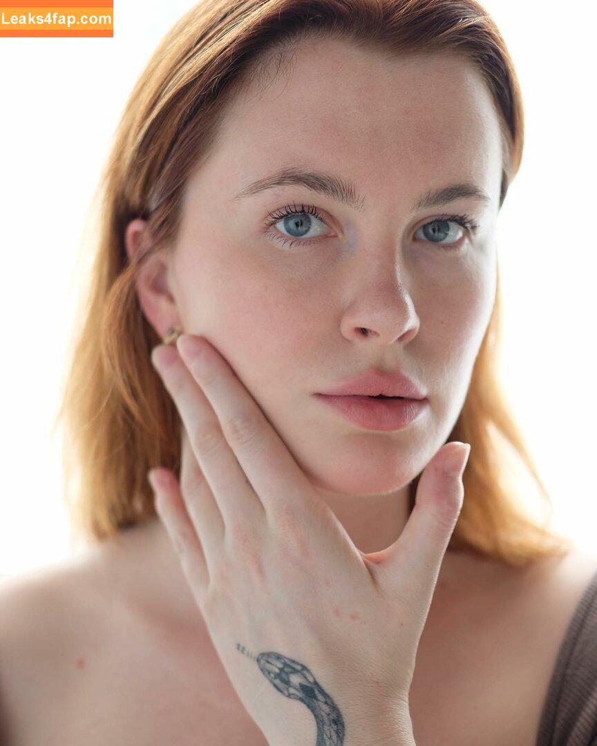 Ireland Baldwin / chloebaldwin... / irelandbasingerbaldwin leaked photo photo #0023