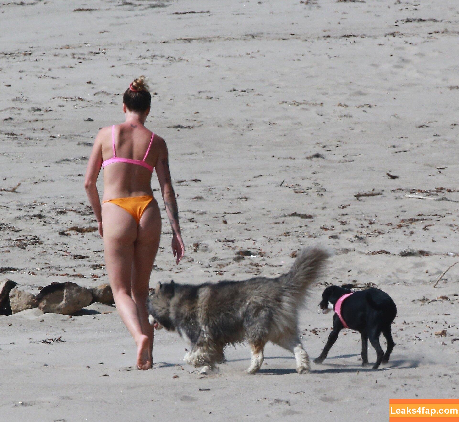 Ireland Baldwin / chloebaldwin... / irelandbasingerbaldwin leaked photo photo #0035