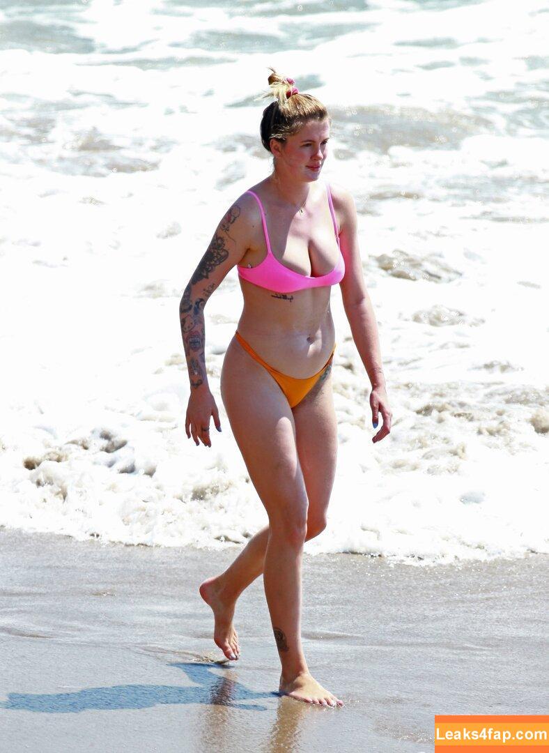 Ireland Baldwin / chloebaldwin... / irelandbasingerbaldwin leaked photo photo #0042