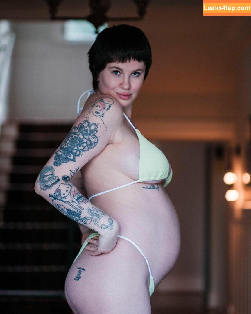 Ireland Baldwin / chloebaldwin... / irelandbasingerbaldwin leaked photo photo #0109