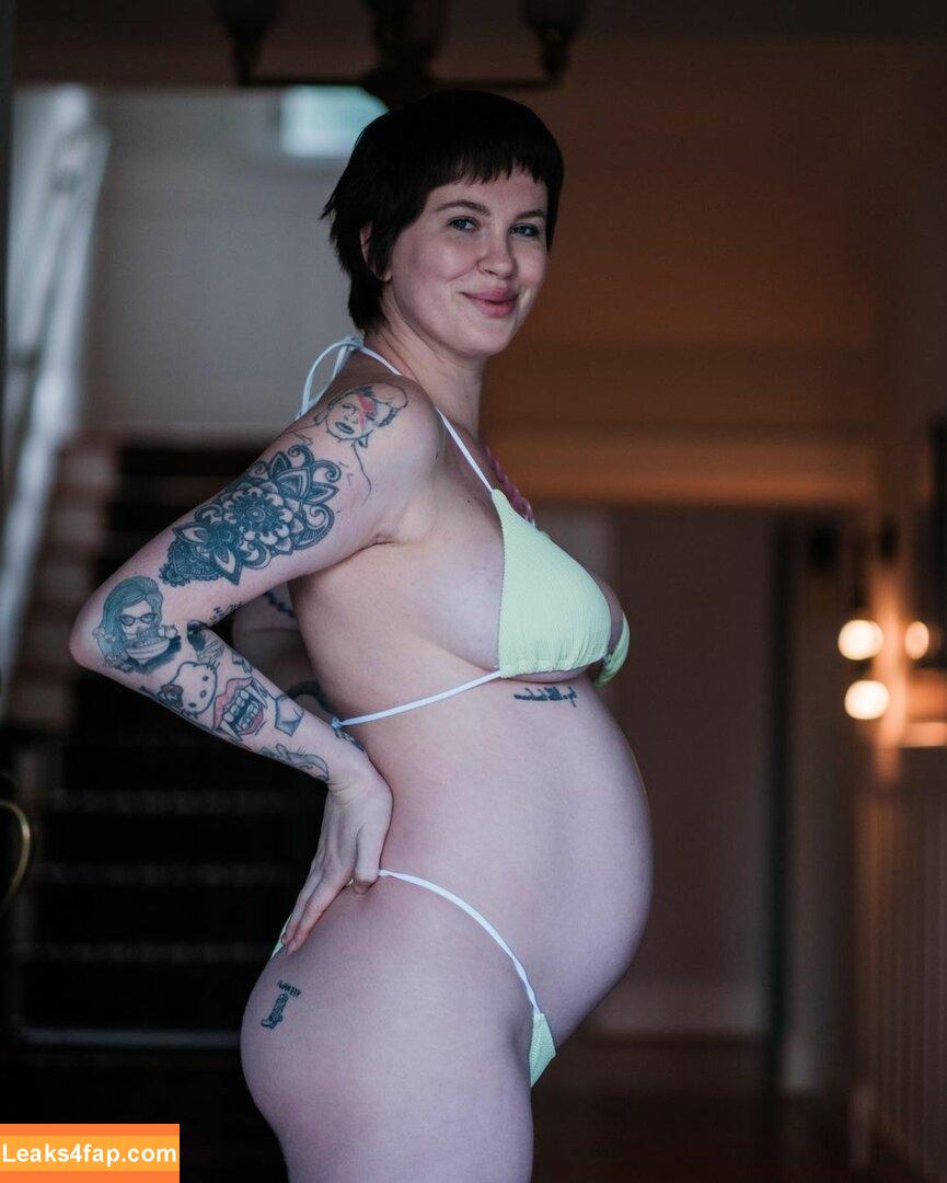 Ireland Baldwin / chloebaldwin... / irelandbasingerbaldwin leaked photo photo #0110
