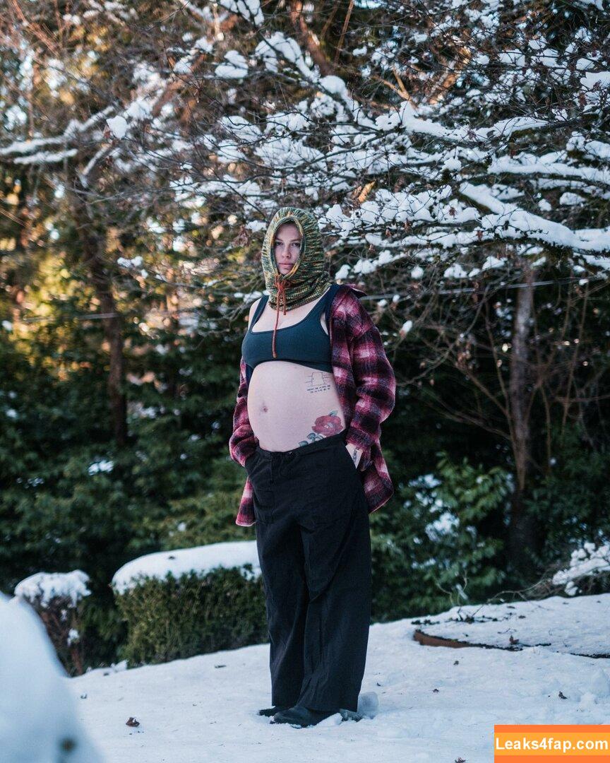 Ireland Baldwin / chloebaldwin... / irelandbasingerbaldwin leaked photo photo #0116
