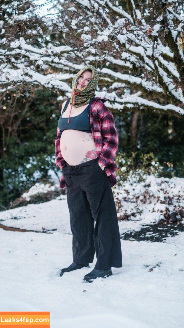 Ireland Baldwin / chloebaldwin... / irelandbasingerbaldwin leaked photo photo #0119