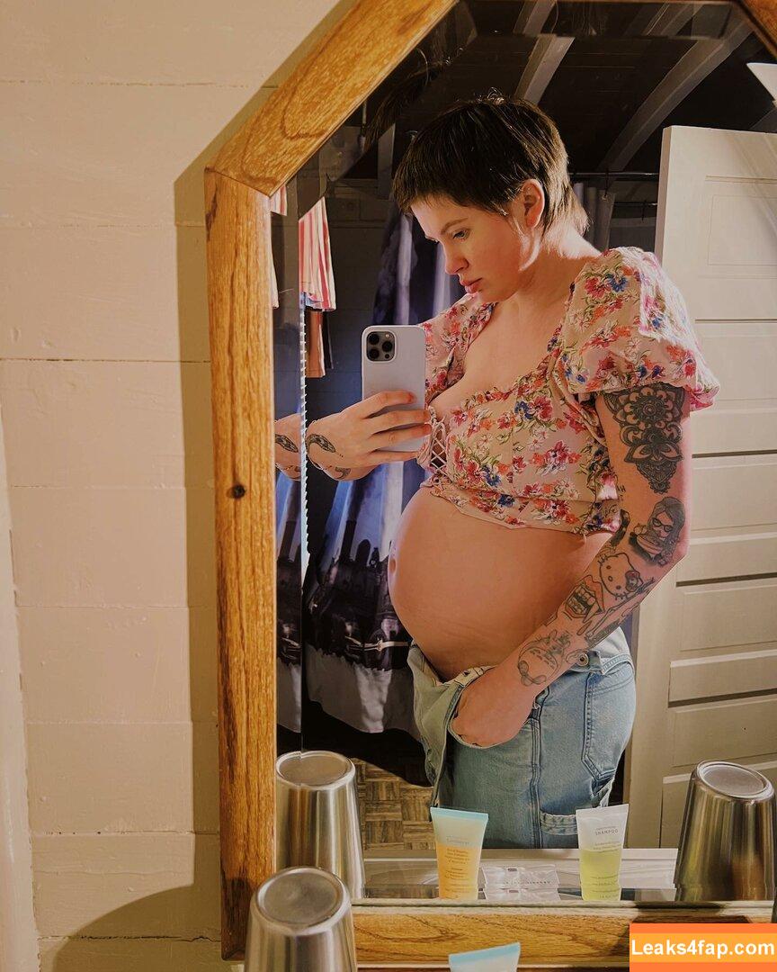 Ireland Baldwin / chloebaldwin... / irelandbasingerbaldwin leaked photo photo #0121