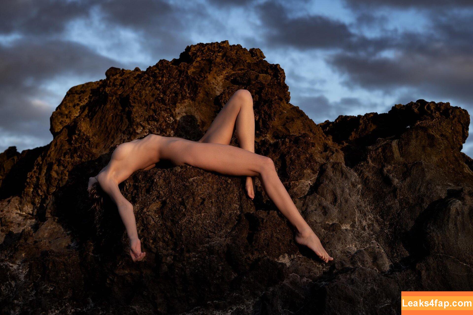 Irina Lozovaya / ireenel_ leaked photo photo #0096