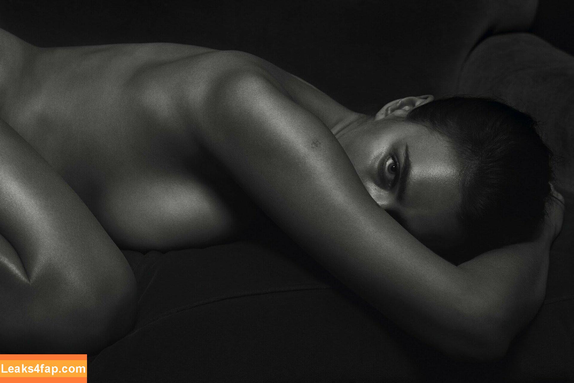 Irina Shayk / irinashayk / theirishayk слитое фото фото #0396