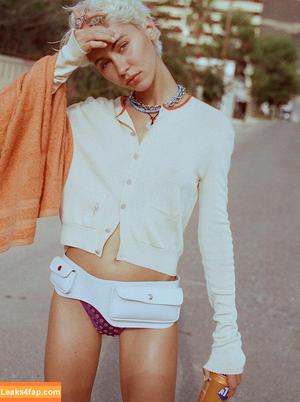 Iris Law photo #0241