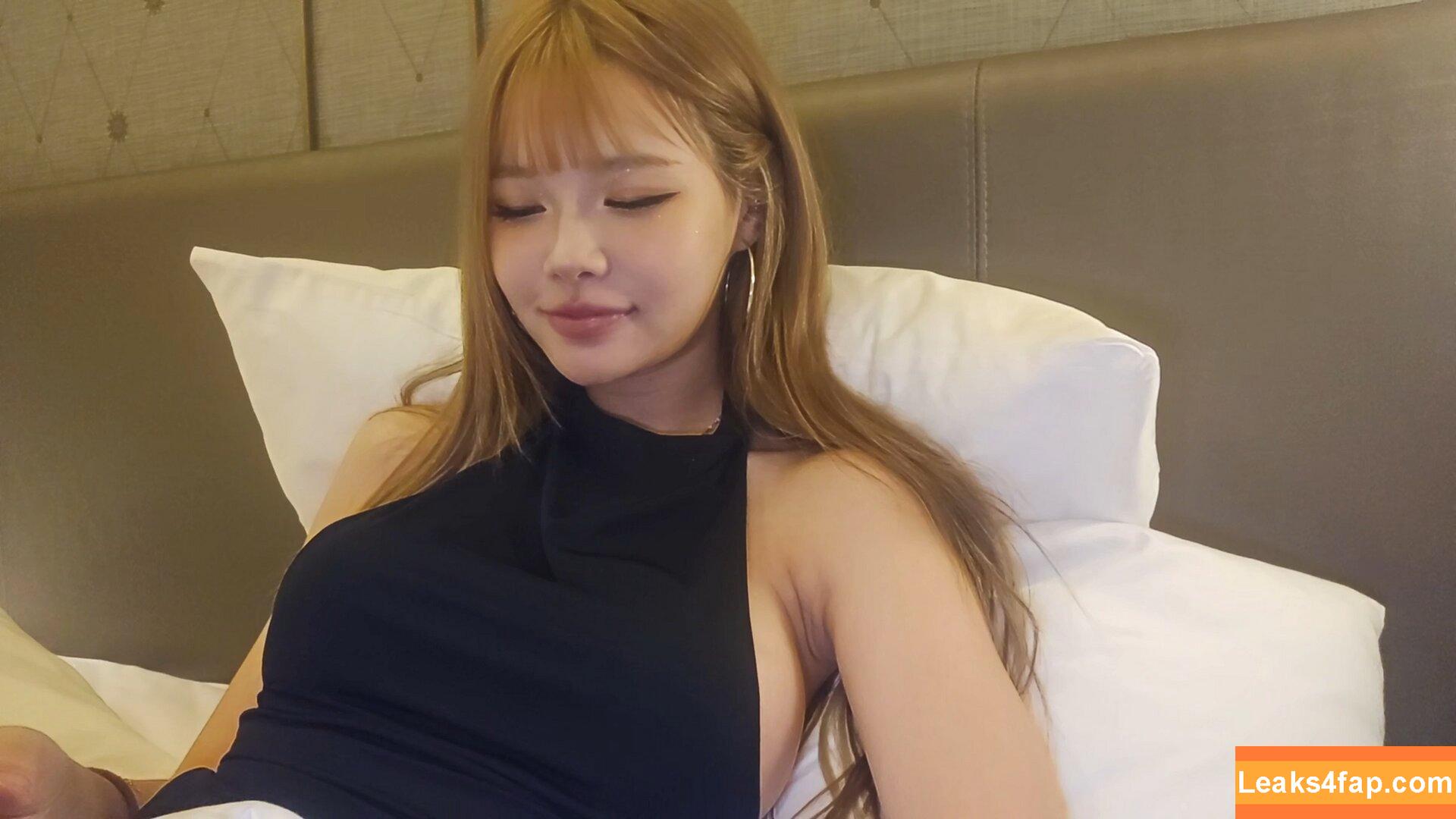 irissiri129 / irisyiyi_ / 艾怡 leaked photo photo #0377