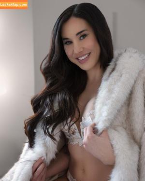Isabel Thanmithak photo #0004