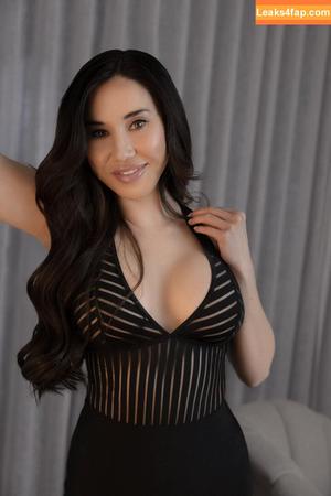 Isabel Thanmithak photo #0005