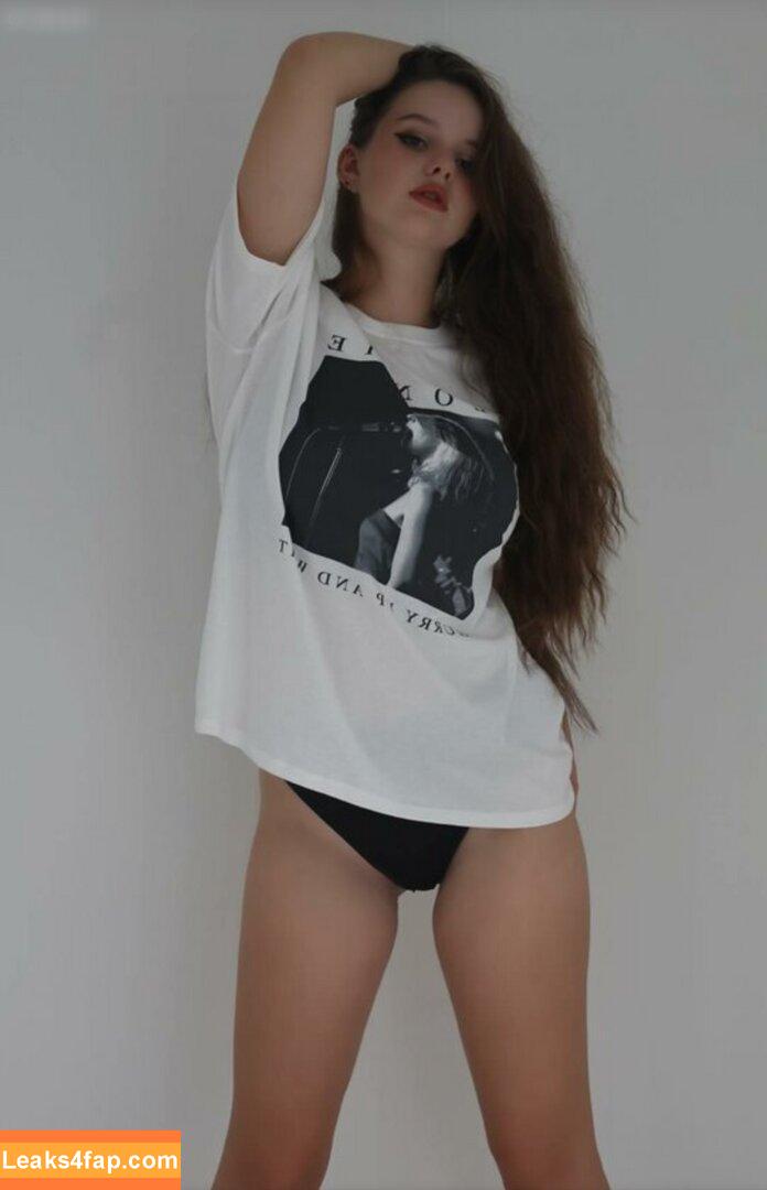 Isabella 110022 / isabella.110022 leaked photo photo #0036