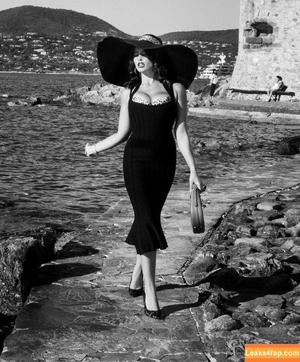 Isabella Carr photo #0286