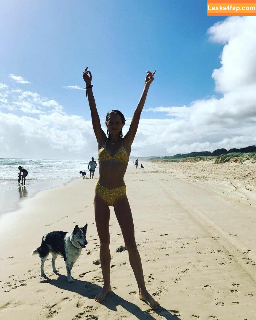 Isabelle Cornish / isabellecornish leaked photo photo #0195