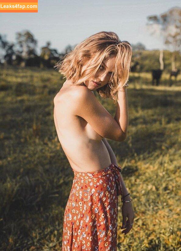 Isabelle Cornish / isabellecornish leaked photo photo #0244