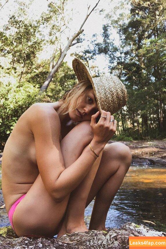 Isabelle Cornish / isabellecornish слитое фото фото #0253