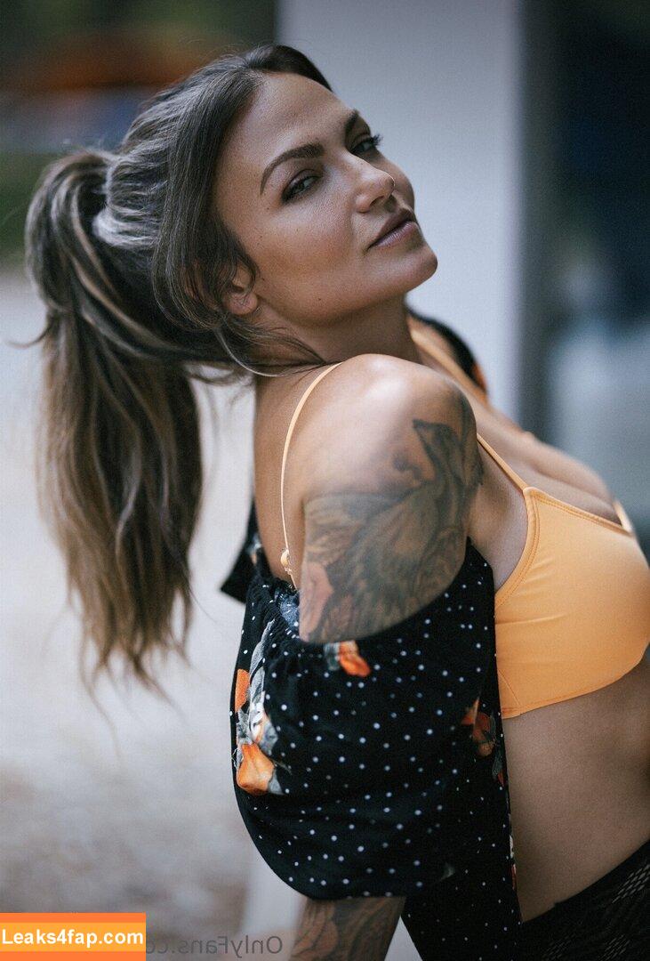 Isabelle Desjardins / isalechat leaked photo photo #0008