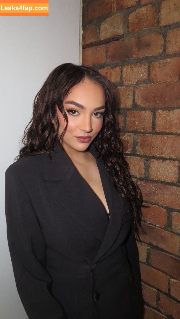 Isabelle Smith / Hollyoaks / isabellasmithhxx / isabelle_smith21 leaked photo photo #0021