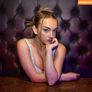 Isabelle Smith photo #0017