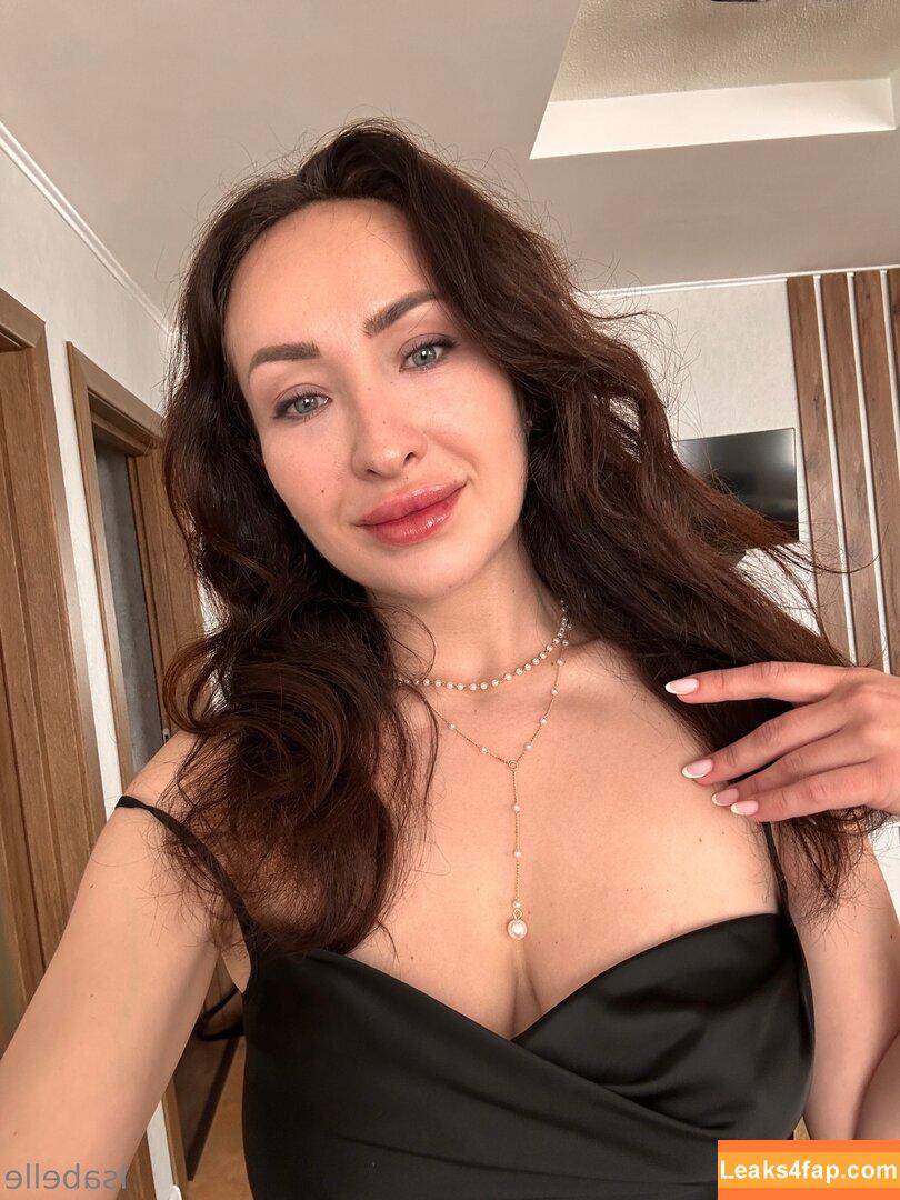isabellenollanvip / bellamolony leaked photo photo #0016
