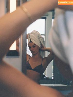 Isis Valverde photo #0422