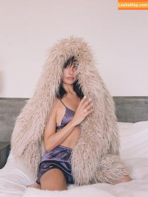 Isis Valverde photo #0423